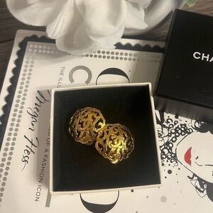 CHANEL Vintage Gold CC Circle Clip On Earrings